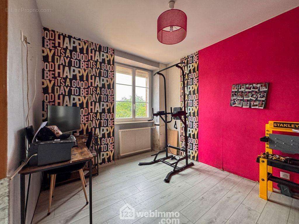 Une seconde chambre servant aujourd'hui de bureau - Maison à MENOMBLET