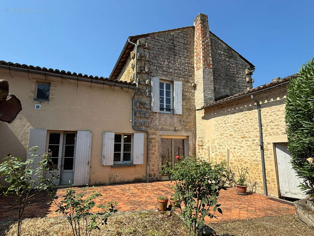 Charmante maison de village de 185 m2 avec garage - photo 2