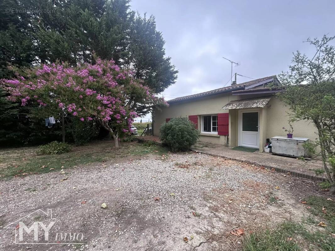 Maison à MASSUGAS