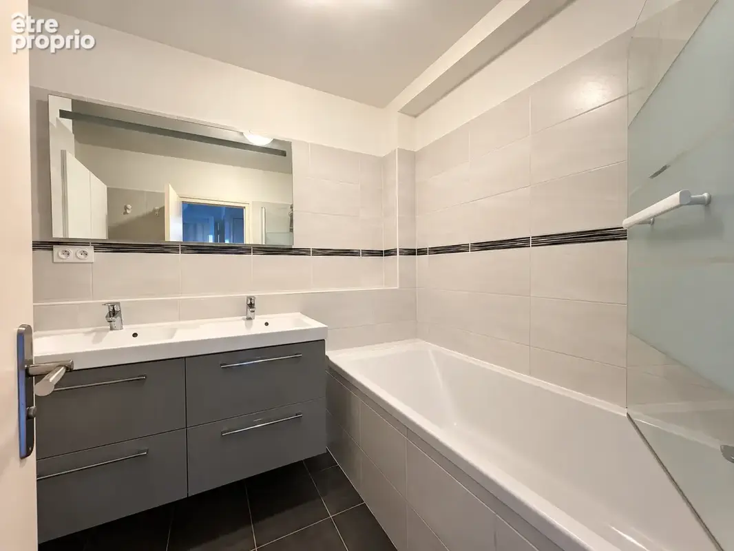 Tours centre - appartement type 3 - ascenseur - photo 7