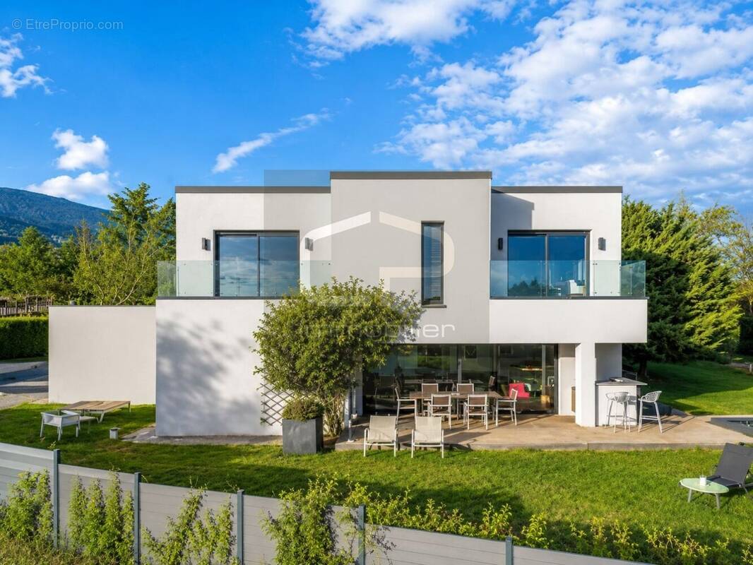 Maison à CROZET