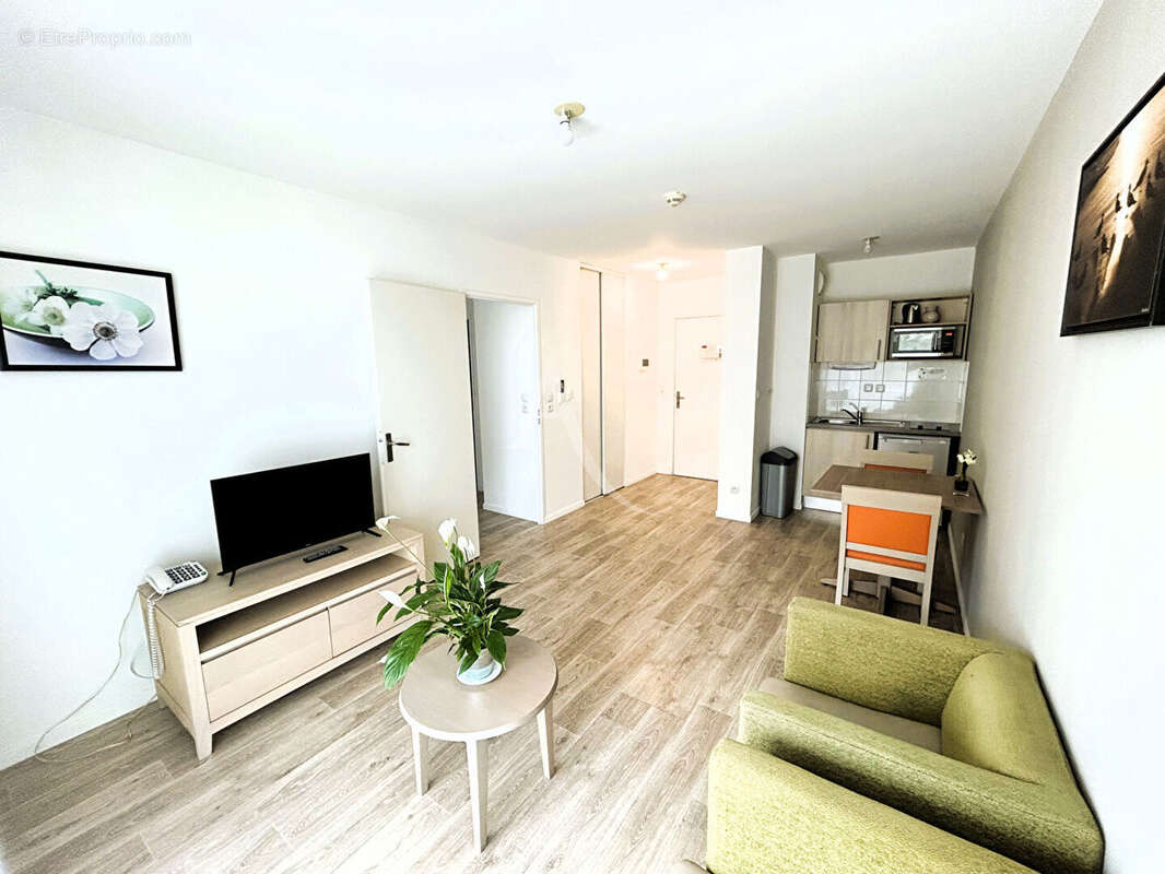 Bel appartement 2 pièces, terrasse parking dans résidence sénioriale au Mas Vermeil - photo 4