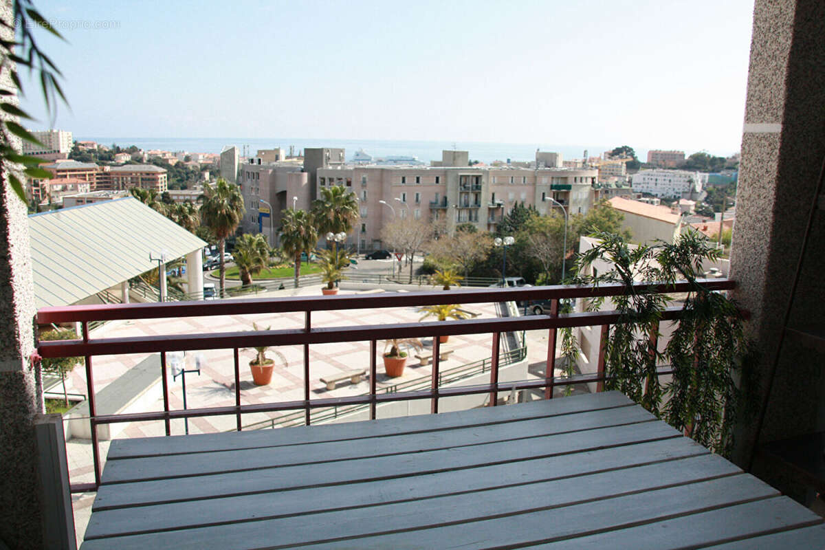Bastia résidence "Forum du Fango" très beau T4 de 100 m²  + terrasse + cave - photo 2