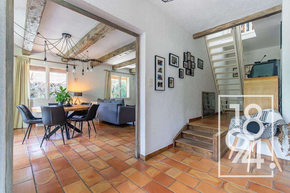 Maison à LE PUY-SAINTE-REPARADE