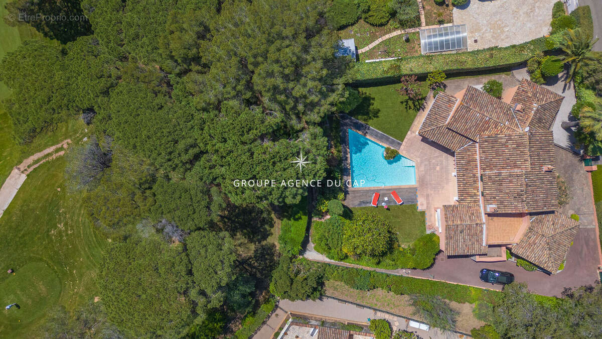 Valescure coeur des golfs villa 5 chambres de 200m² avec piscine - photo 11