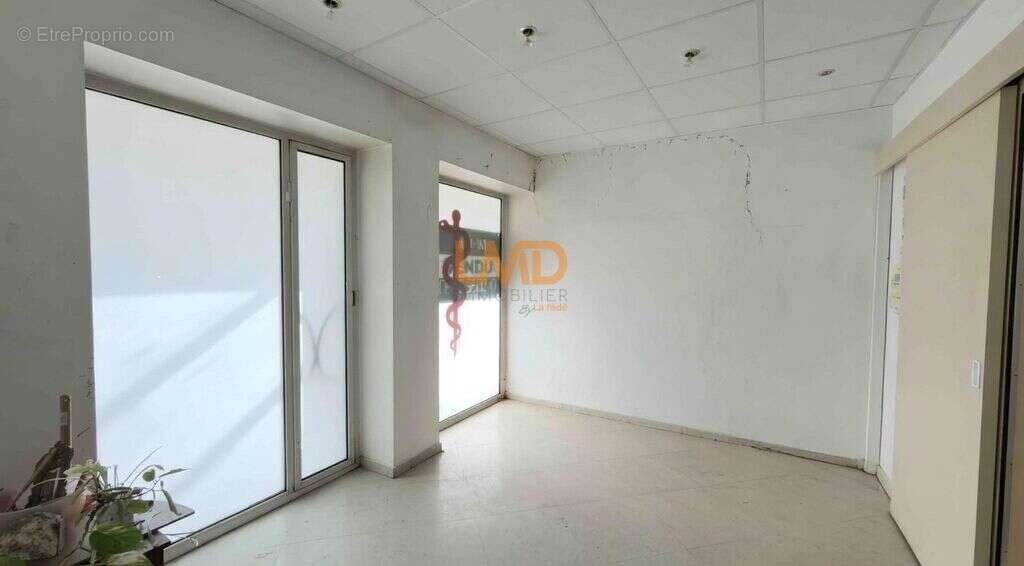 Local pro/commercial 58 m² forte visibilité - photo 3