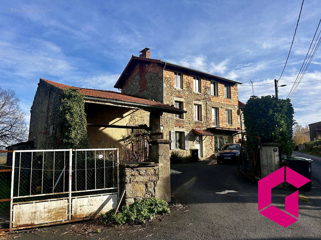 Maison à SAINT-JEAN-DES-OLLIERES