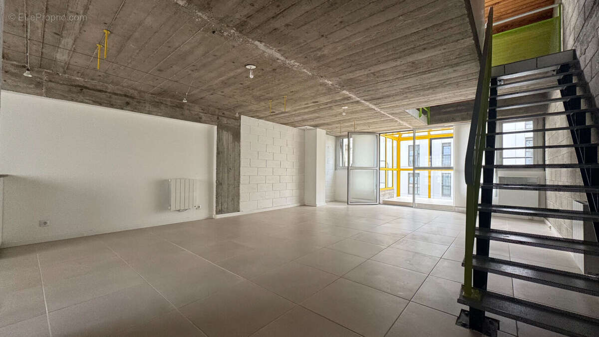 Appartement à PARIS-14E