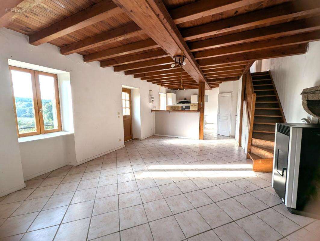 Maison à SAINT-BONNET-DES-QUARTS
