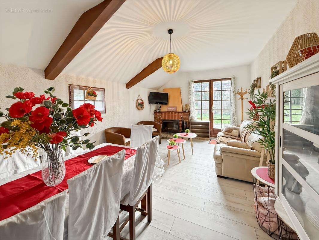 Maison à LASSAY-SUR-CROISNE