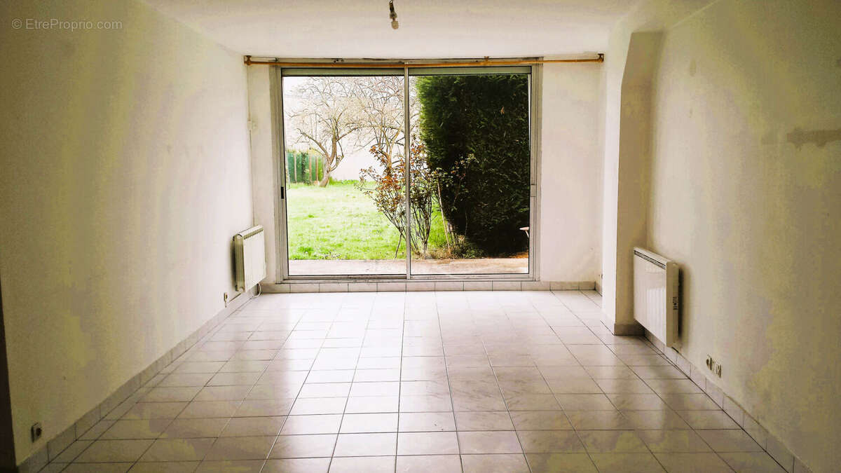 Appartement à SAULX-LES-CHARTREUX