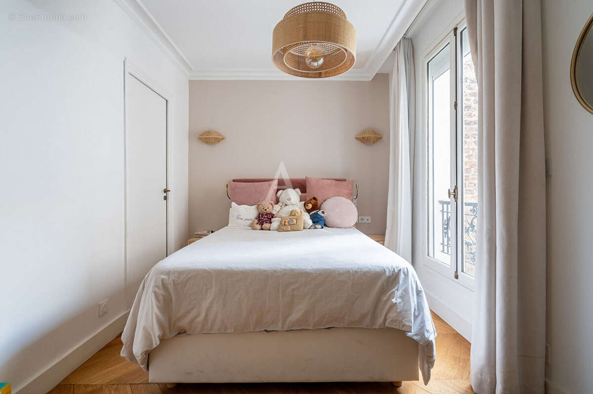 Appartement à PARIS-7E
