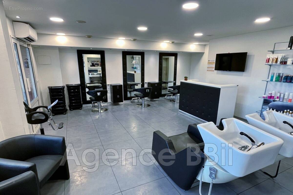 Commerce à GATTIERES