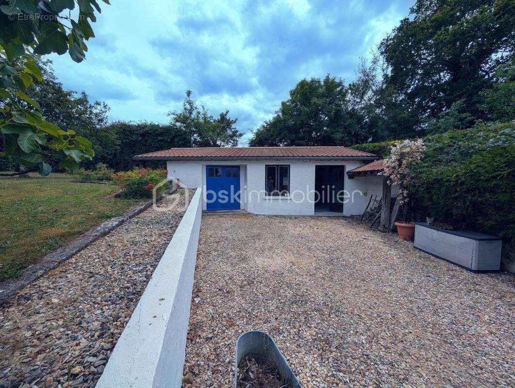 Demeure familiale de 171 m², dépendances et chapelle sur un parc de 5100 m² - photo 24