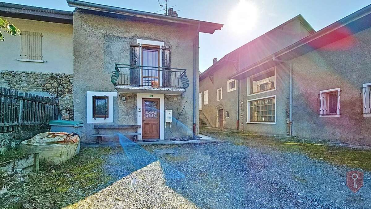 Maison à CRANVES-SALES