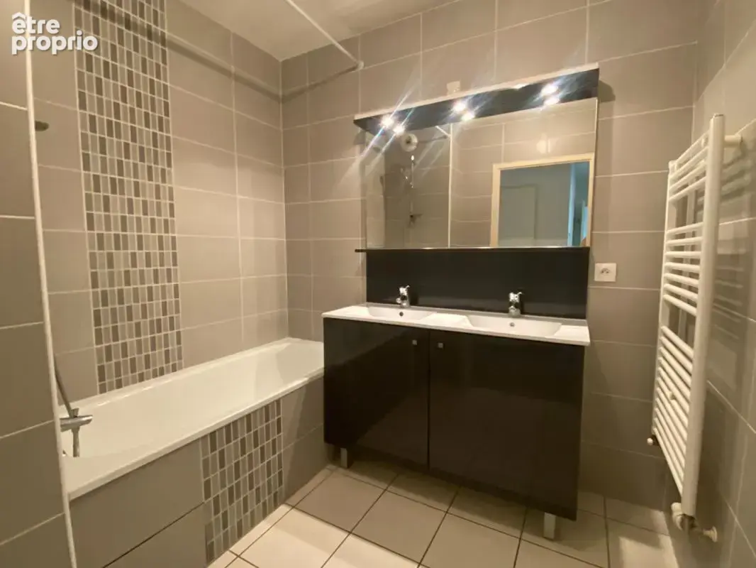 Bel appartement T3 avec grande loggia vue jardin - photo 8