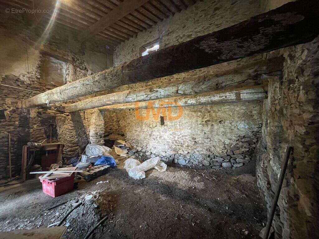 Terrain à bâtir de 881 m2 avec grange de 40 m2 au sol viabilisée - photo 4