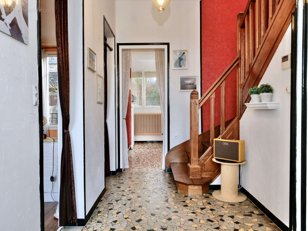 Maison à VAUX-LE-PENIL