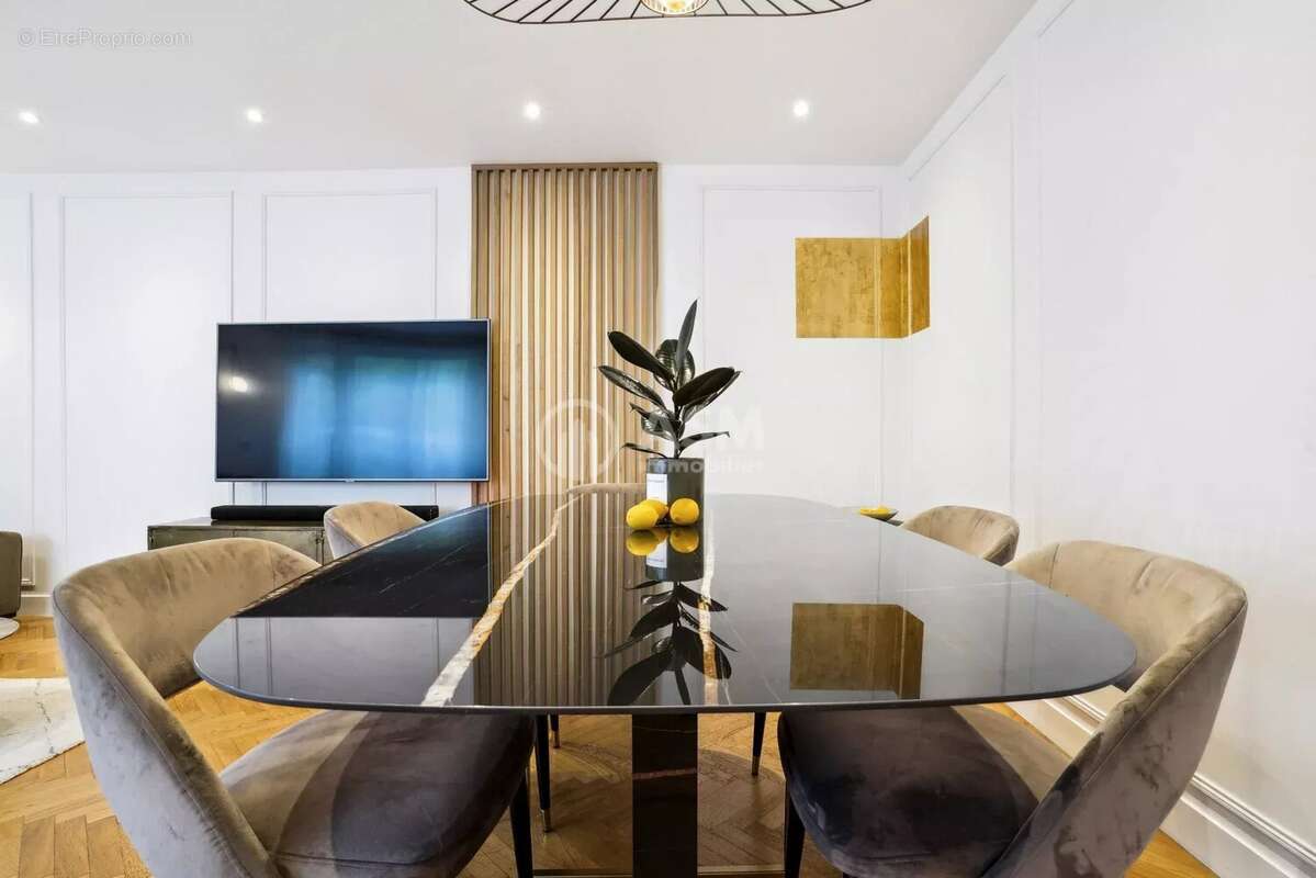 Appartement à COURBEVOIE