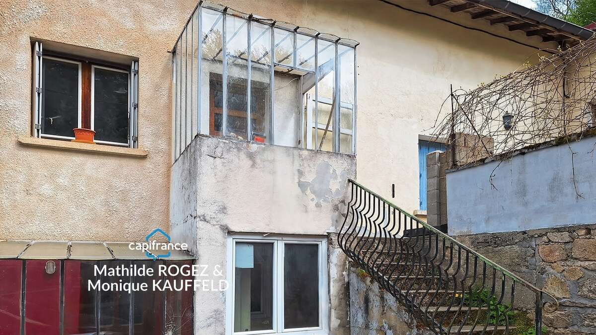 Immeuble à vendre SAINT MARTIN DES OLMES (63) 4 appartements avec 1,2 hectare de terrain - photo 4