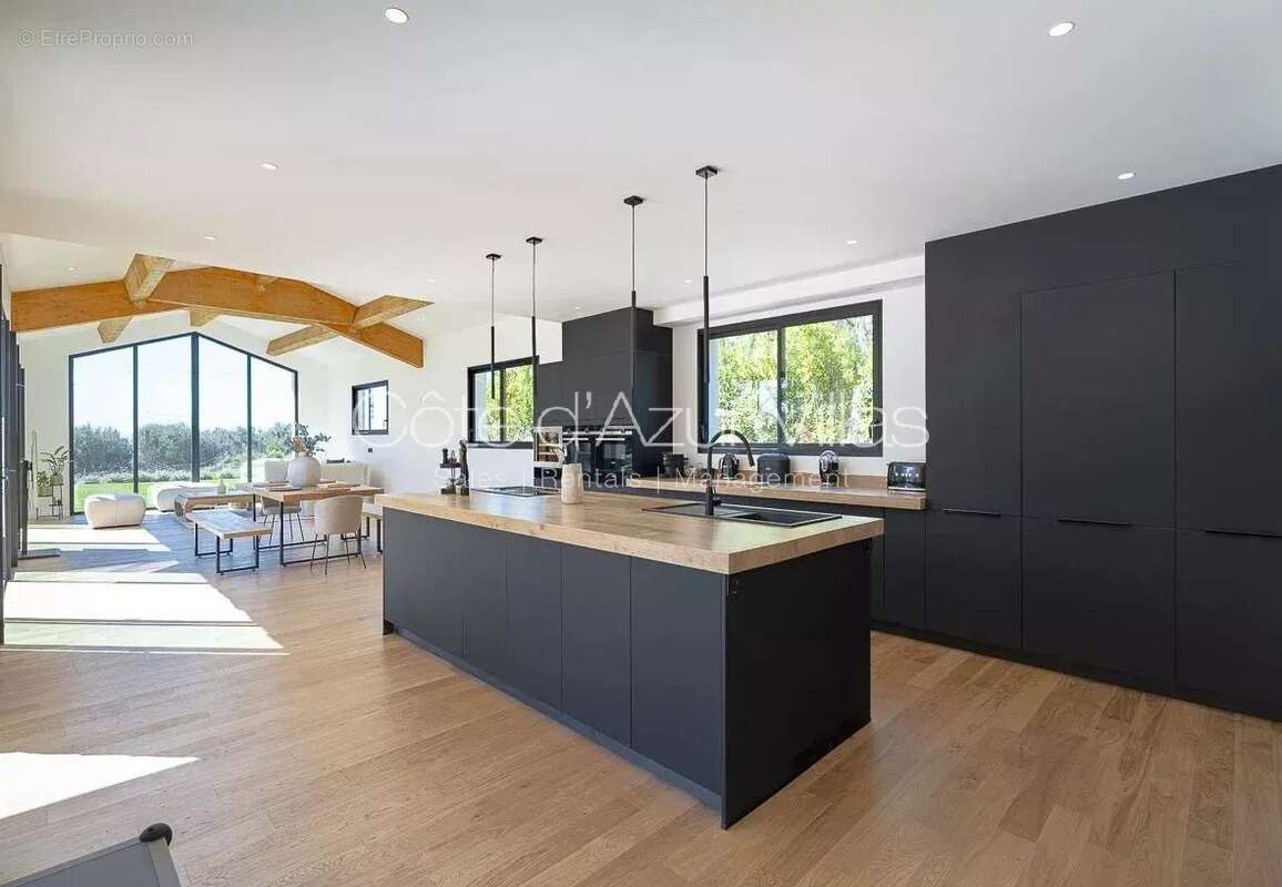 Maison à TOURRETTES-SUR-LOUP