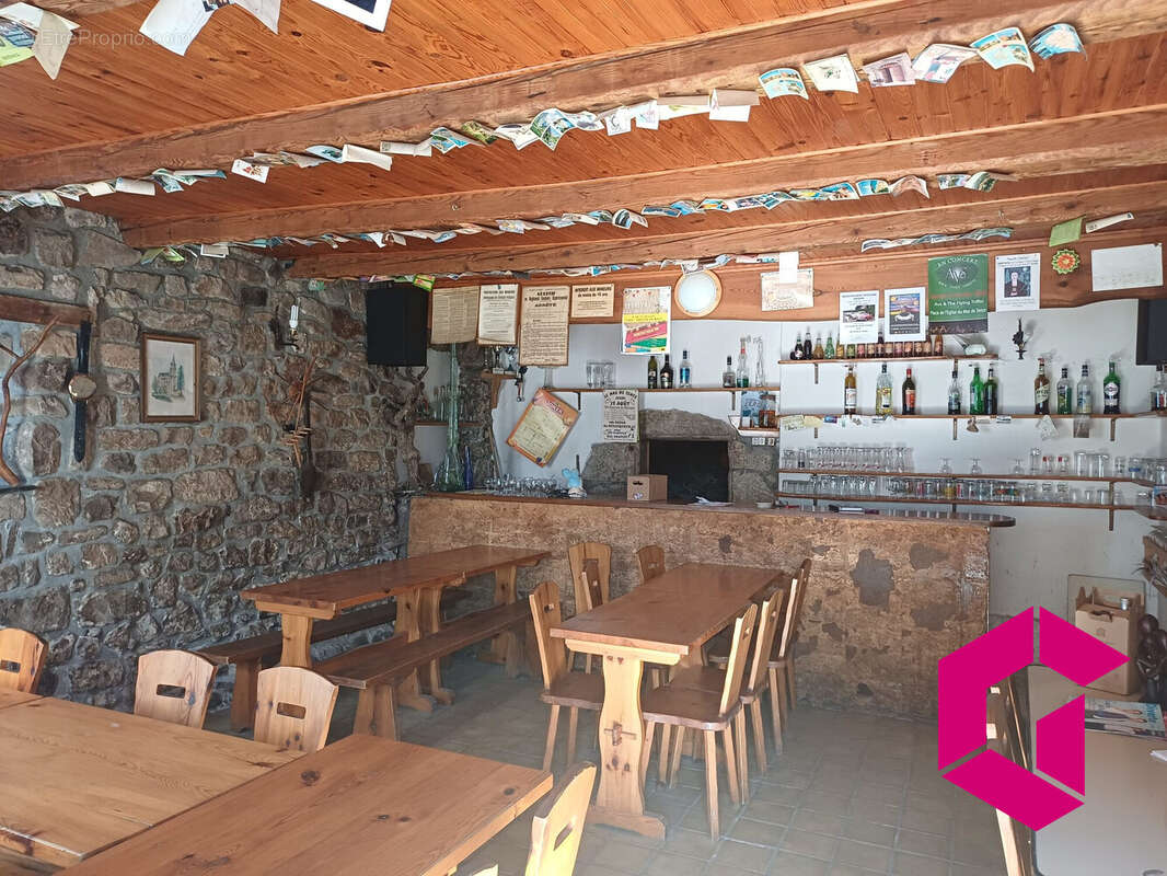 Maison à LE MAS-DE-TENCE