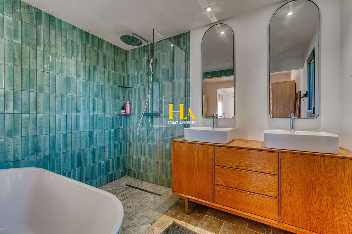 Villa contemporaine 160 m² avec piscine et vue mer ,Terre Sainte, Saint-Pierre - photo 15