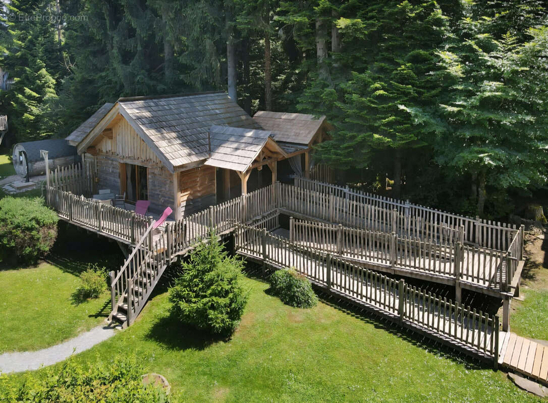 Commerce à LARRINGES