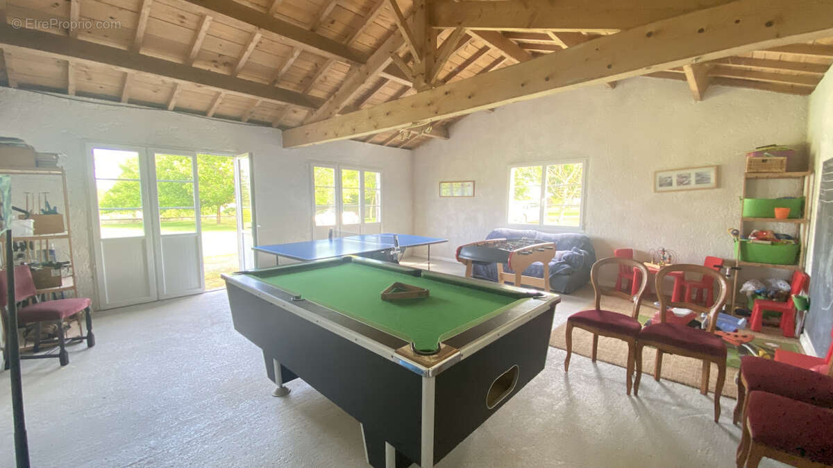 Maison à MORTAGNE-SUR-GIRONDE