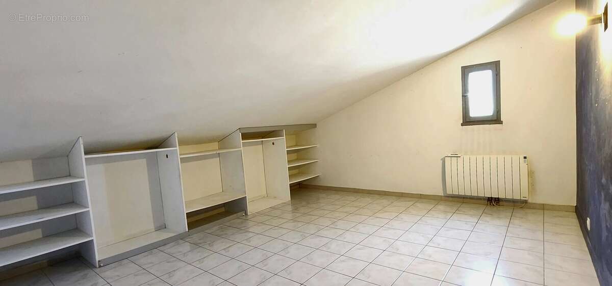 Grande maison divisée en 2 appartements - photo 8