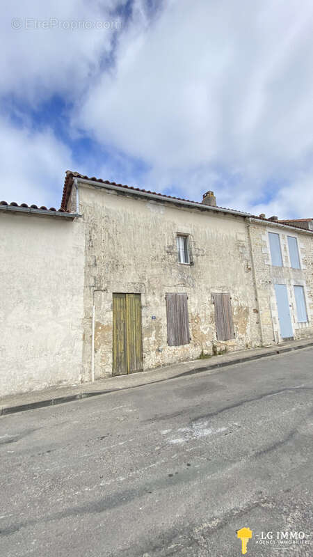Maison à SAINT-THOMAS-DE-CONAC