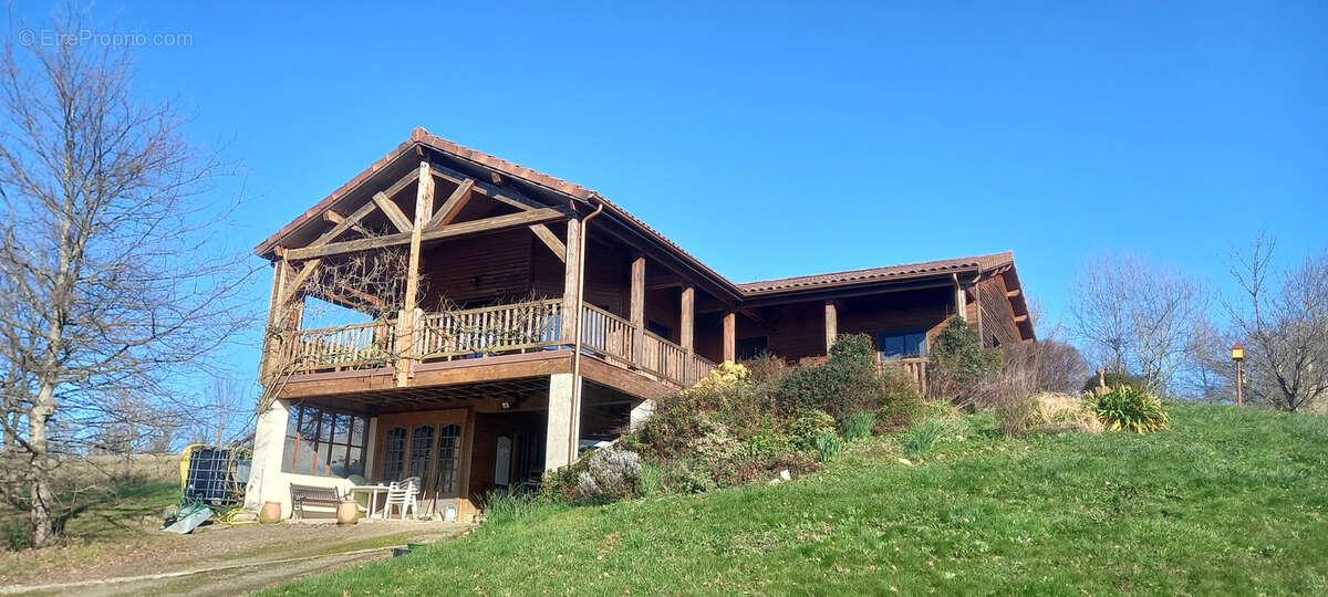Maison à LABATUT-RIVIERE