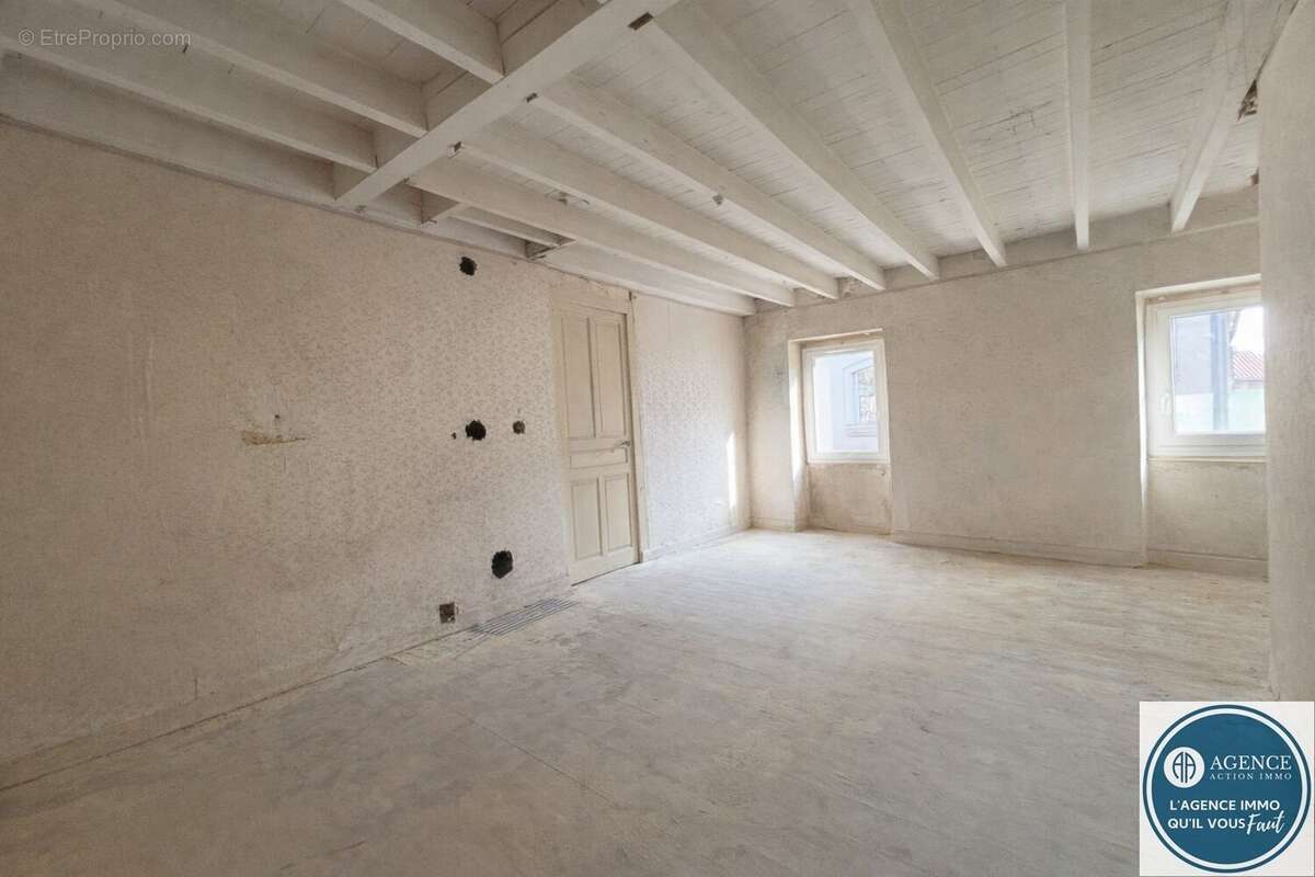 Maison à CHAMPAGNE
