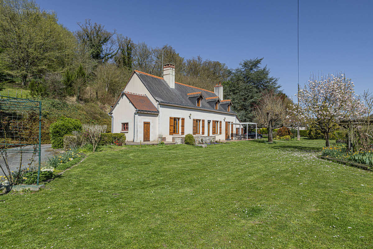 Maison à NEUILLE-LE-LIERRE