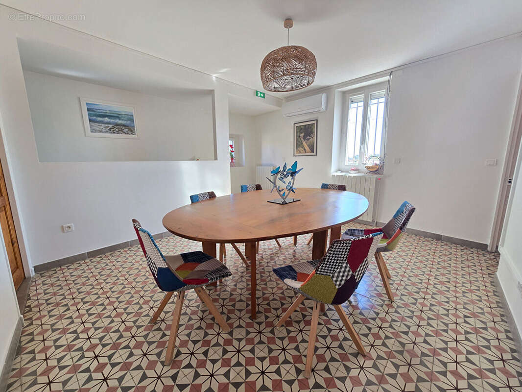 Maison de ville de caractère avec jardin et stationnements privés proche centre-ville - photo 9