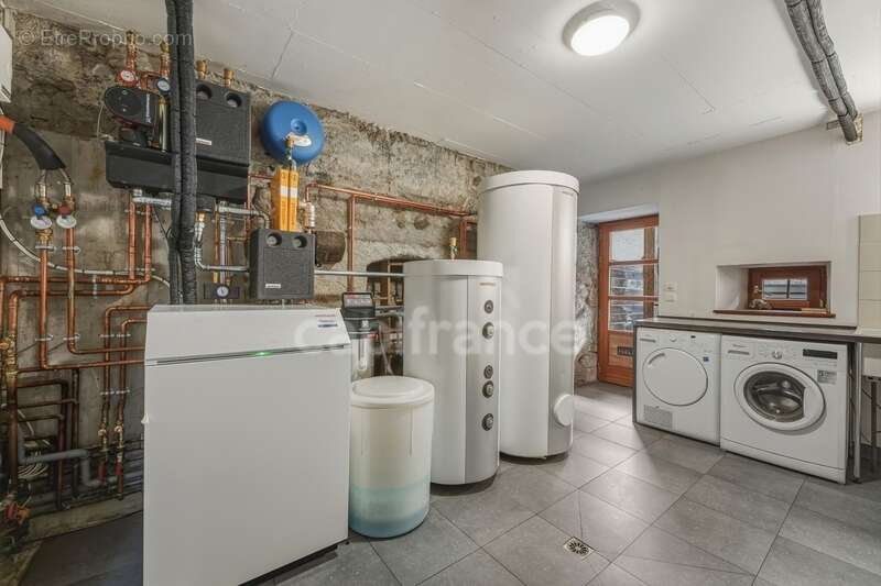 Maison à SAINT-GENIS-POUILLY