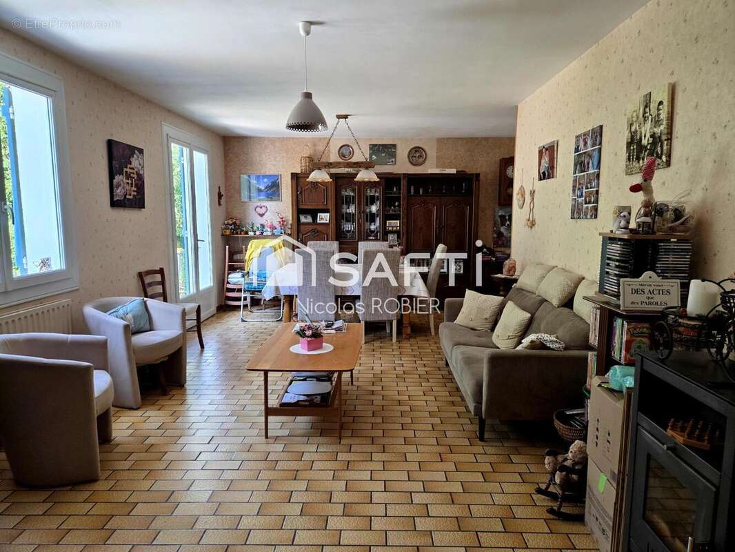 Maison 110 m² à La Creche  - photo 2