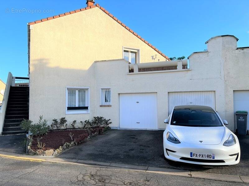 Appartement à COMBS-LA-VILLE