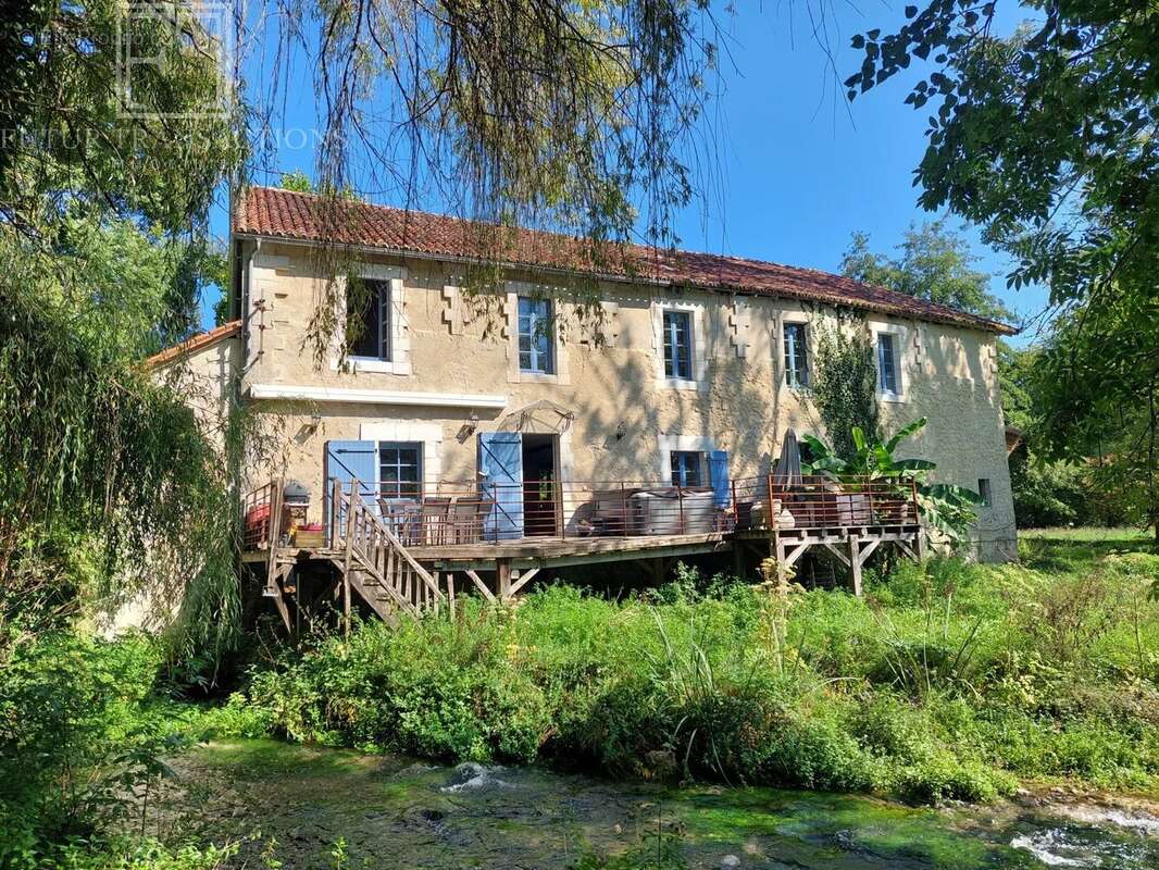 Maison à BOURDEILLES