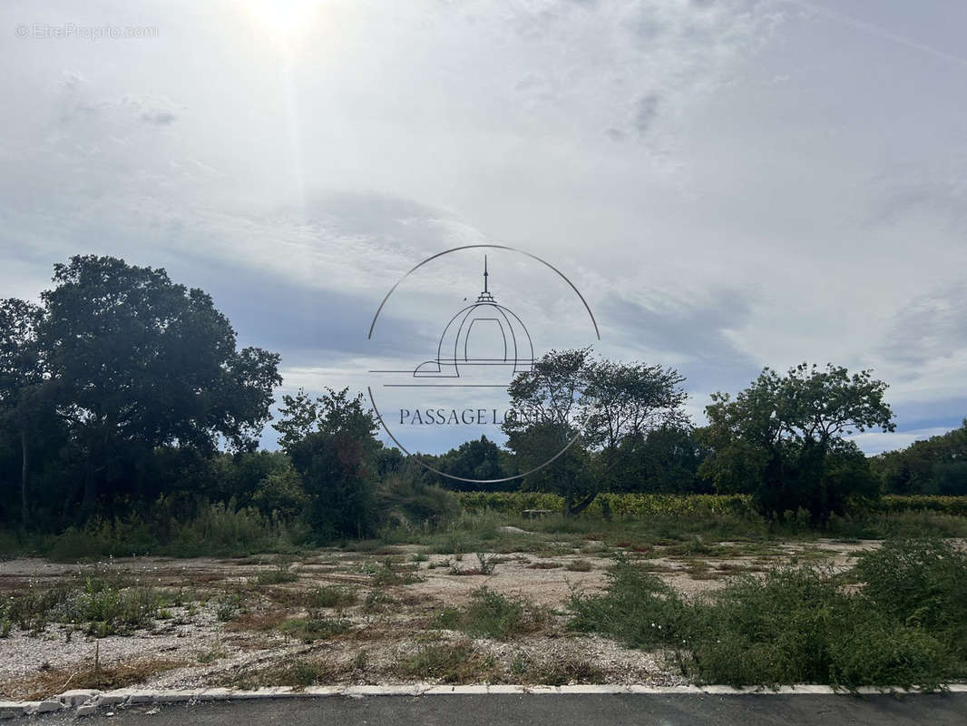 Terrain à SAINT-BRES