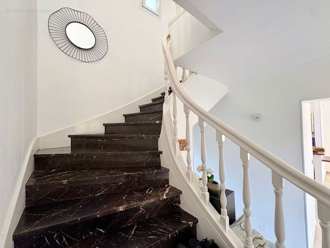 Superbe et Spacieuse villa familiale 210m2 4 chambres + 1 bureau avec vaste séjour lumineux et sous-sol aménageable - photo 6