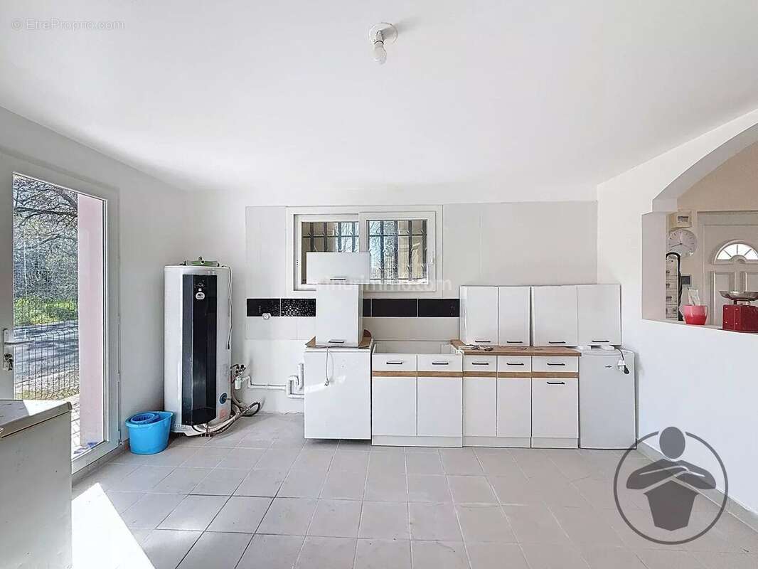 Maison à LA ROCHE-CHALAIS