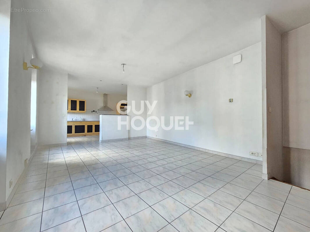 Appartement à RILLIEUX-LA-PAPE