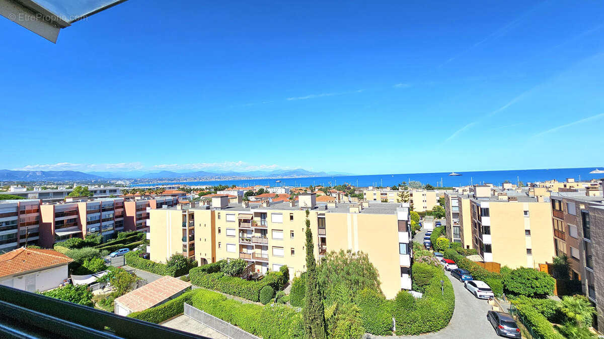A VENDRE - ANTIBES 2 PIECES - Dernier étage Antibes piscine  Vue mer panoramique ! - photo 4