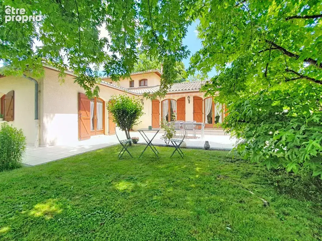Maison - 4 Chambres - Double garage - Jardin - Piscine - Pool house - Terrasse couverte - photo 7