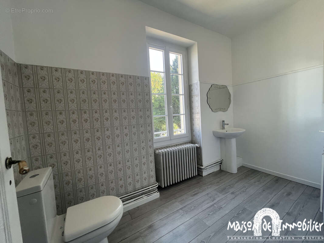A vendre à CHATEAUBERNARD - Spacieuse Charentaise de 4 pièces - 154m2 - Jardin clos - photo 13