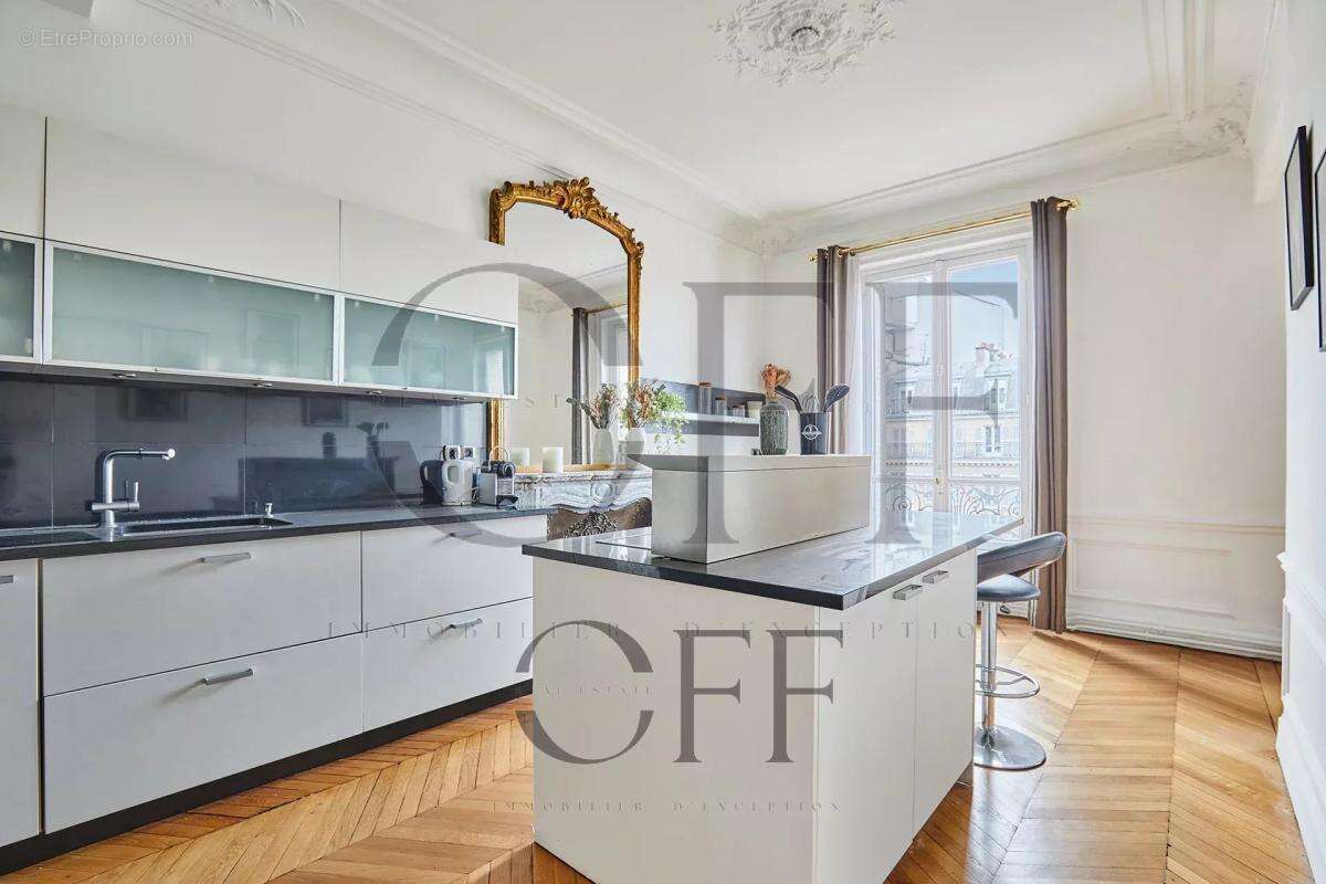 Appartement à PARIS-8E