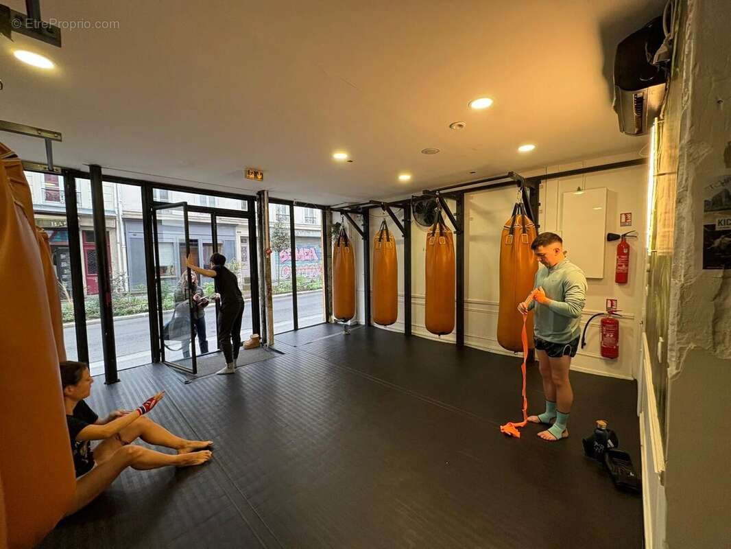 Commerce à PARIS-11E