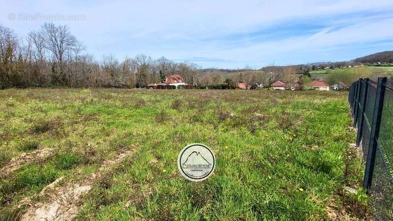 Terrain à vendre de 2 298 m² : espace, calme et potentiel au cœur de Laa-Mondrans - photo 2