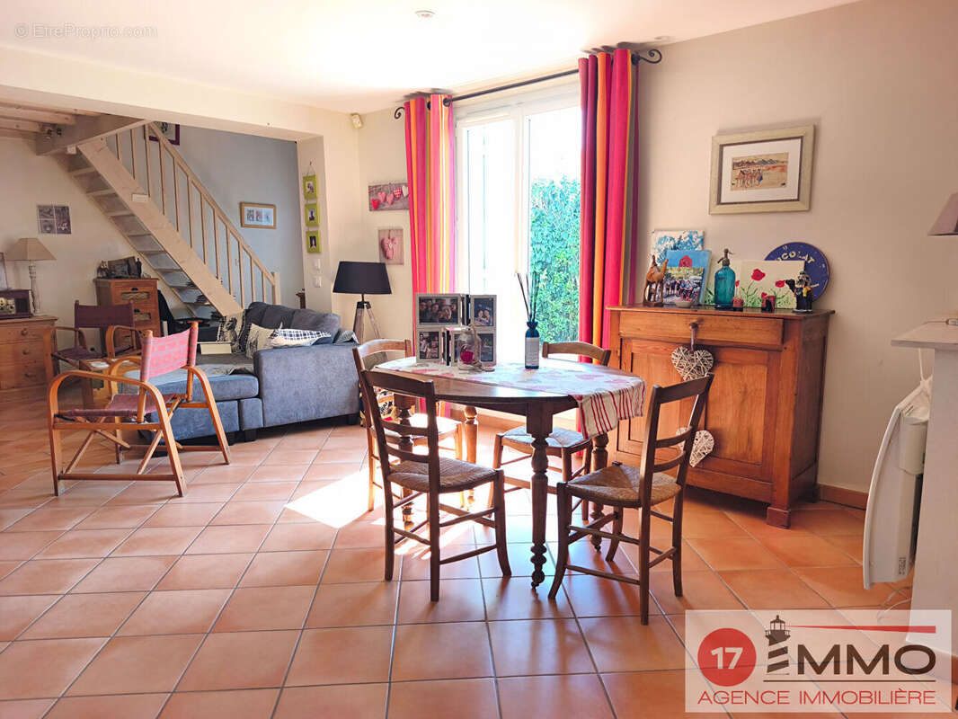 Maison familiale avec piscine, double garage et nombreuses dépendances - photo 3